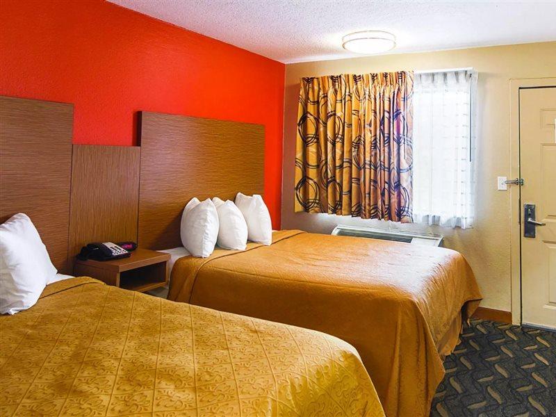 Days Inn & Suites By Wyndham Arlington Near Six Flags Εξωτερικό φωτογραφία
