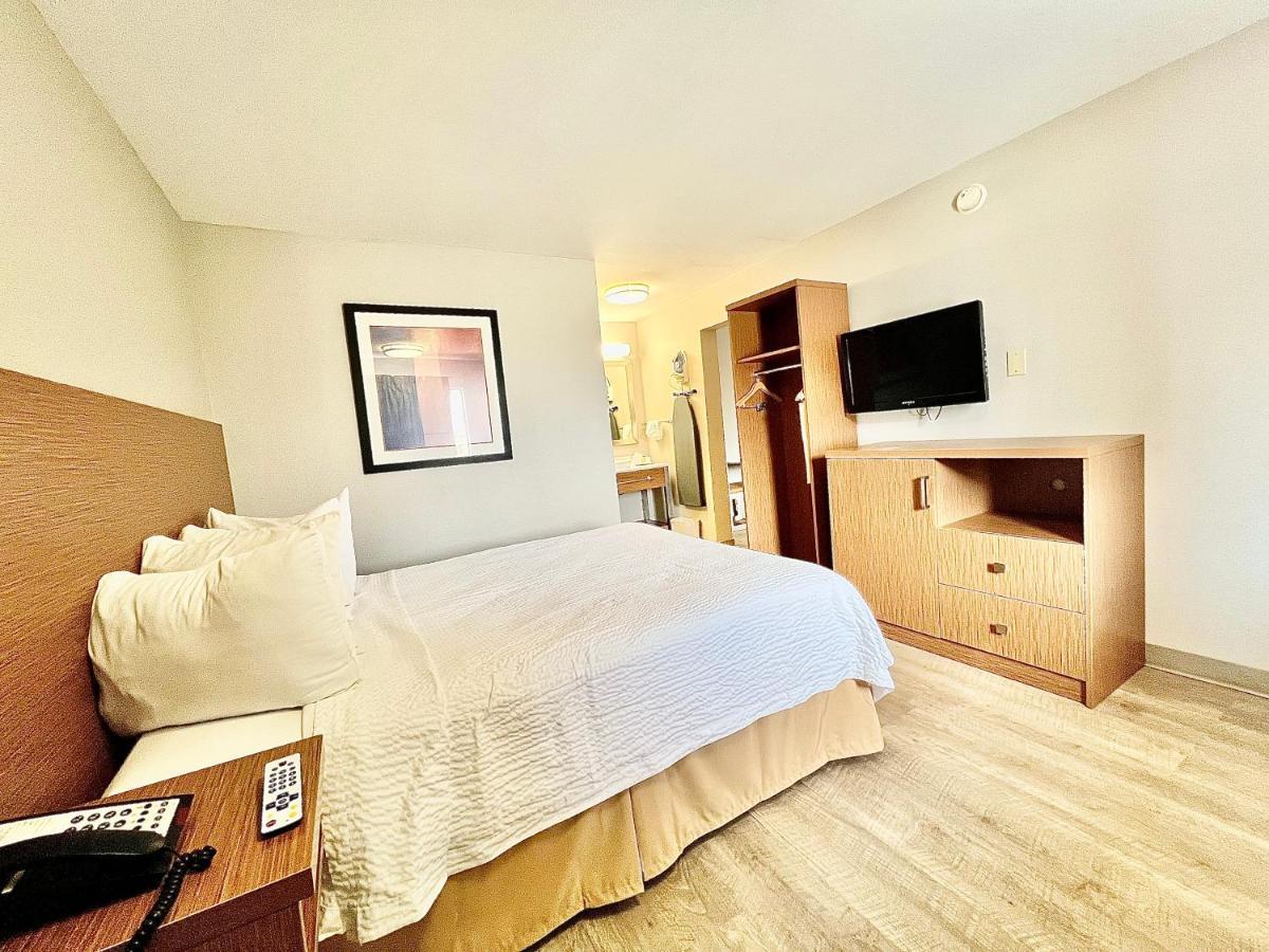 Days Inn & Suites By Wyndham Arlington Near Six Flags Εξωτερικό φωτογραφία