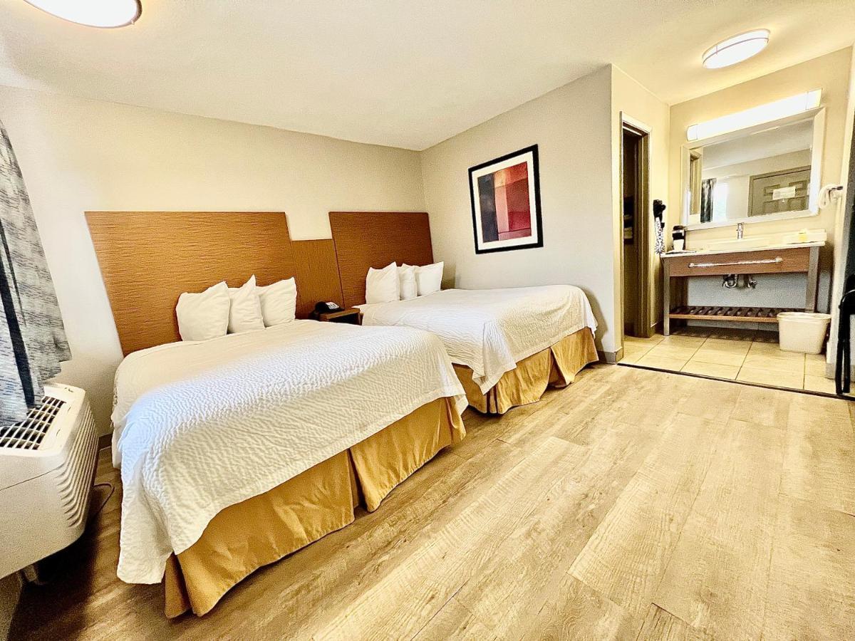 Days Inn & Suites By Wyndham Arlington Near Six Flags Εξωτερικό φωτογραφία