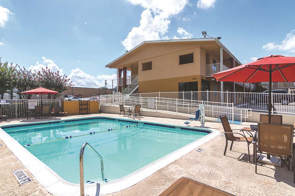 Days Inn & Suites By Wyndham Arlington Near Six Flags Ανέσεις φωτογραφία